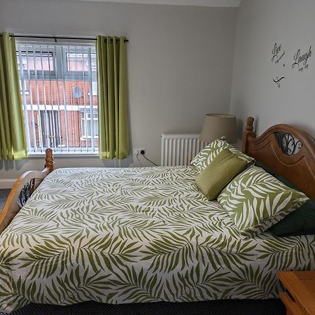 Maire Toireasa - Cosy Refurbished Property In The Gaeltacht Quarter Belfast Exterior photo