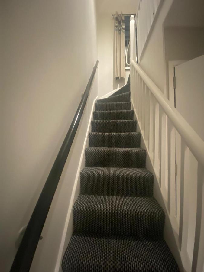 Maire Toireasa - Cosy Refurbished Property In The Gaeltacht Quarter Belfast Exterior photo