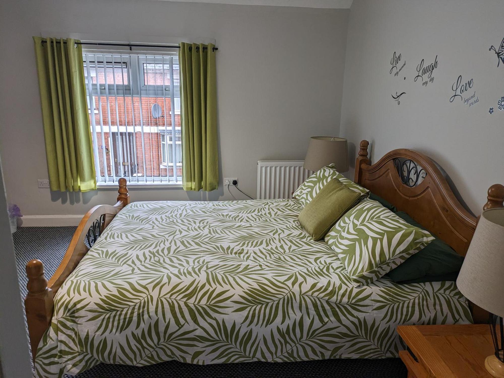 Maire Toireasa - Cosy Refurbished Property In The Gaeltacht Quarter Belfast Exterior photo